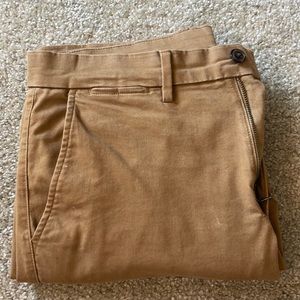 Gap 32x30 Straight Khaki